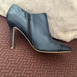 Izabella Rue zip up high heel bootie 4”
